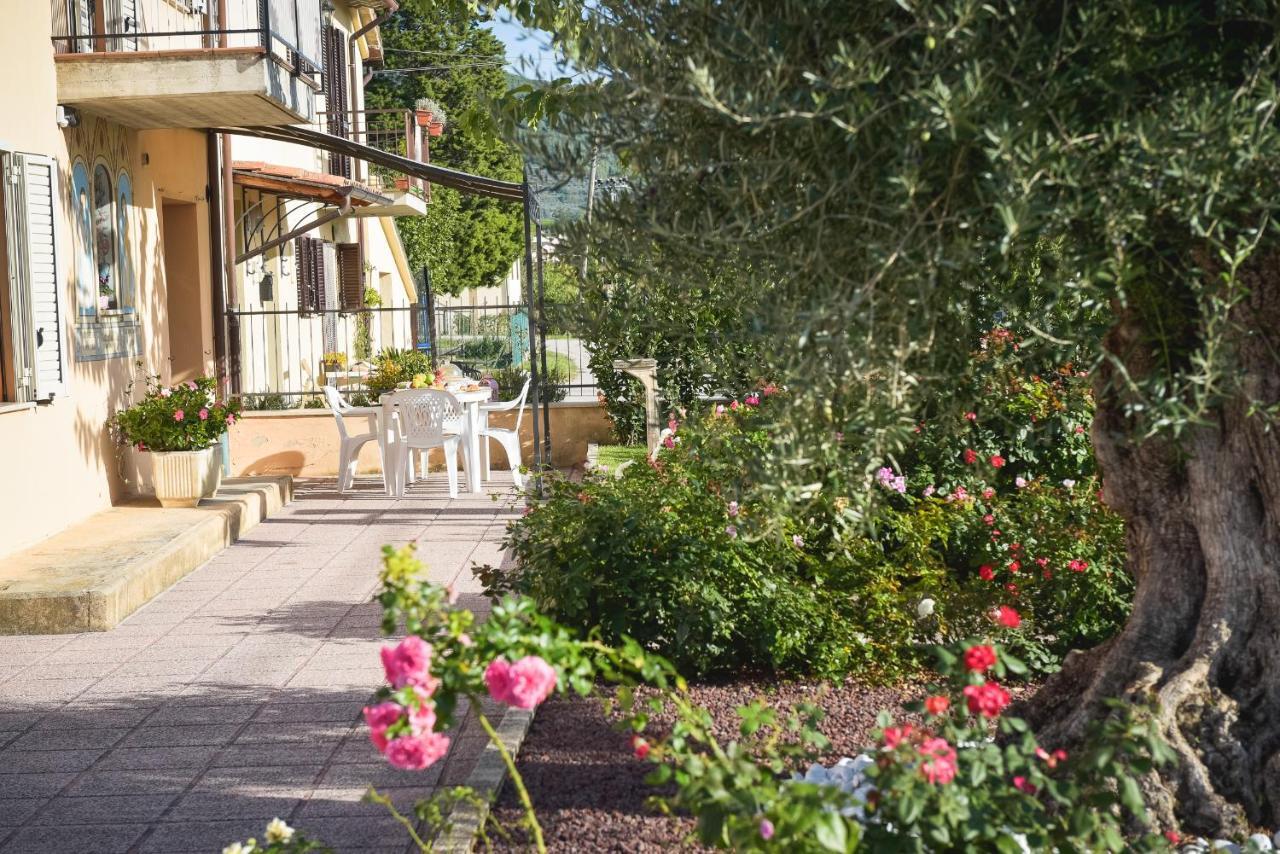 Villa Scarponi Asís Exterior foto